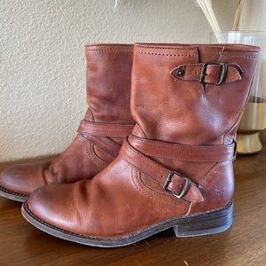 Frye Short Engineer Leather Boot Sz 8 (Natalie)